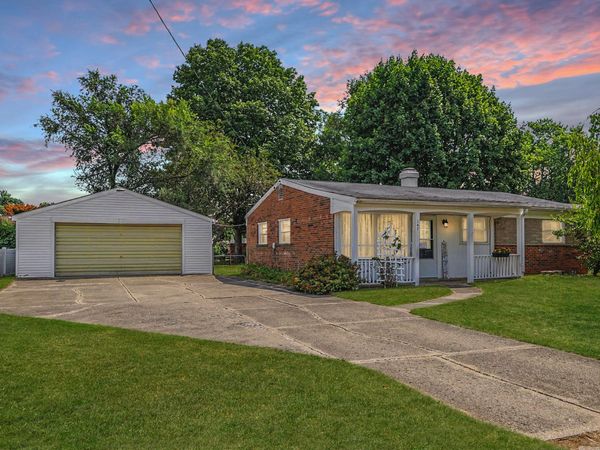 147 E Southfield Drive, Jackson, MI 49203