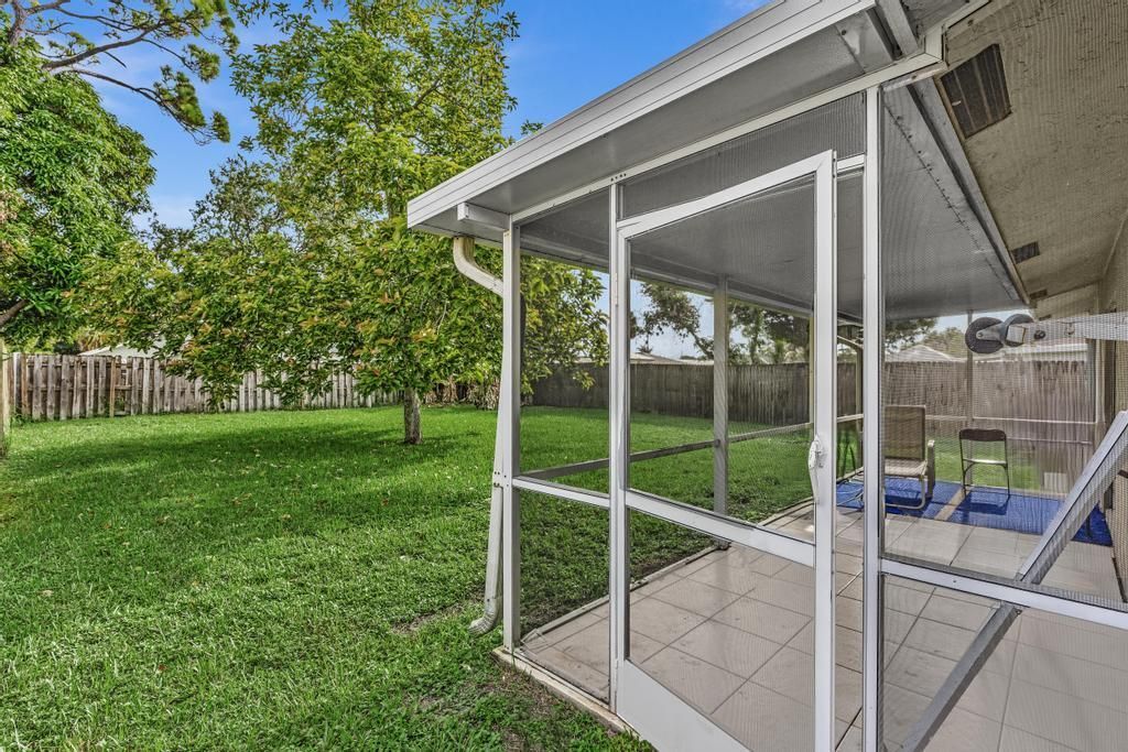 6811 2nd Street, Limestone Creek, FL 33458 Photo