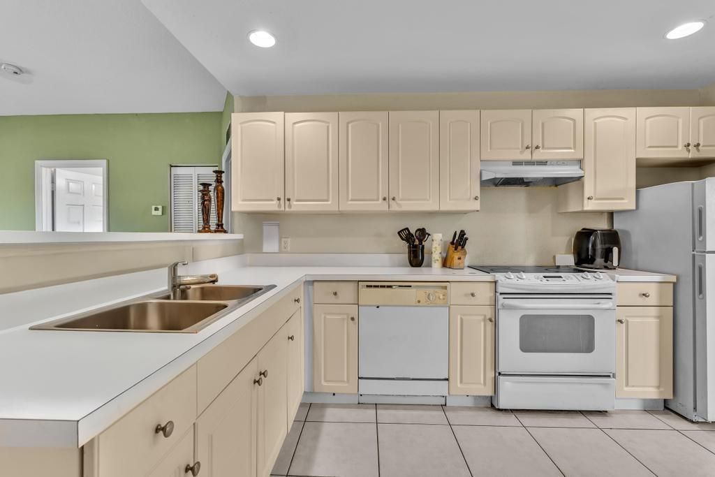6811 2nd Street, Limestone Creek, FL 33458 Photo