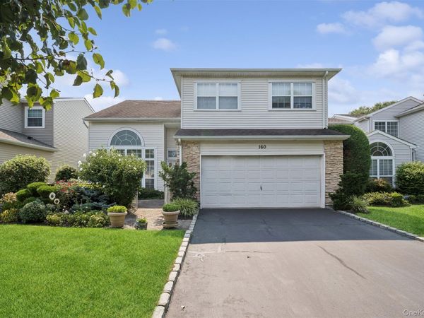 160 Windwatch Drive, Hauppauge, NY 11788