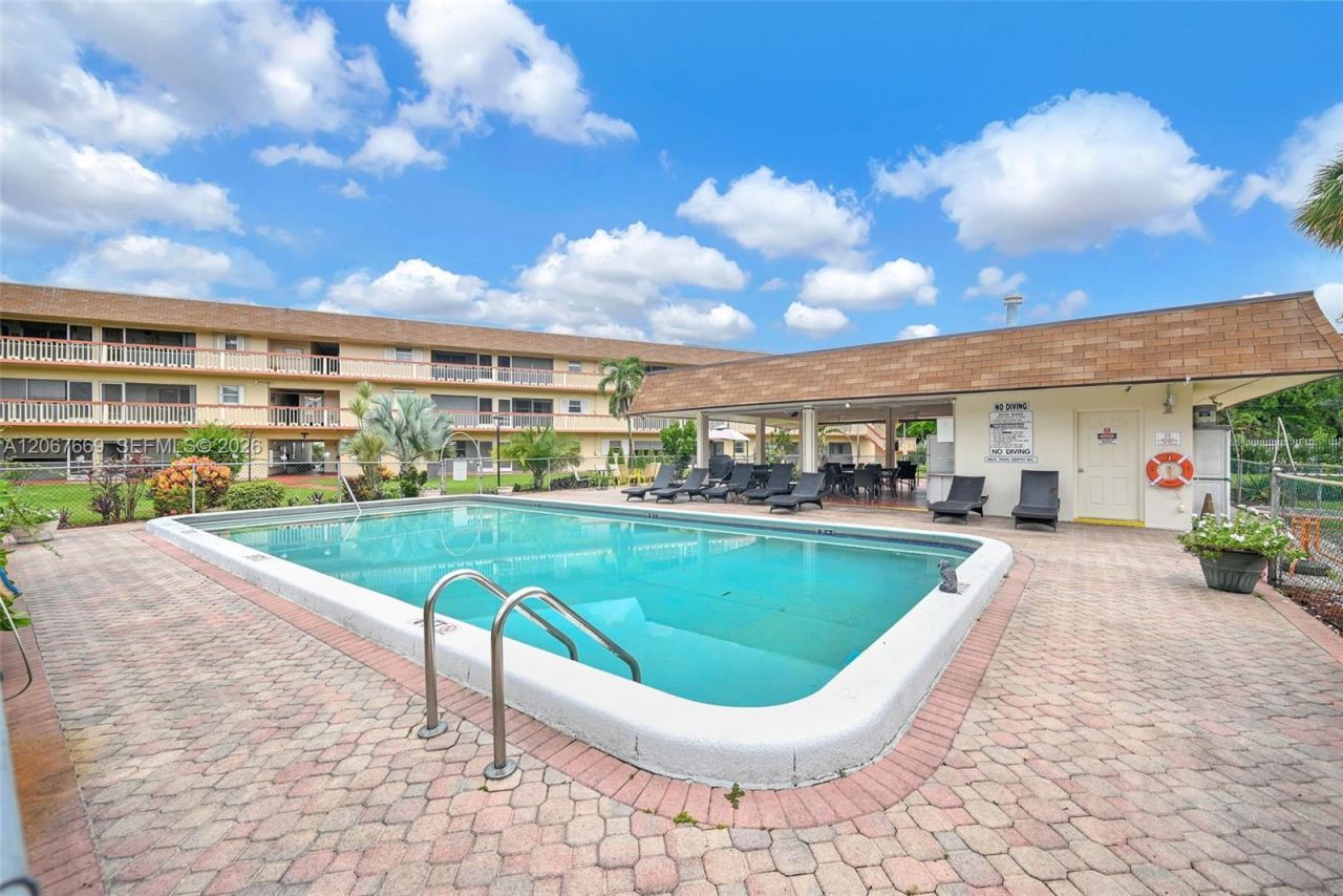 5300 Washington St, Unit R110, Hollywood, FL 33021 Photo