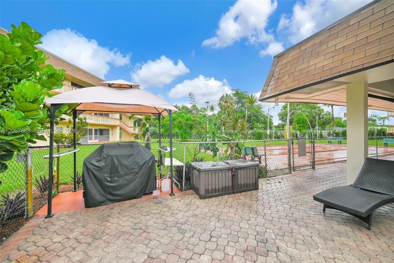 5300 Washington St, Unit R110, Hollywood, FL 33021 Photo