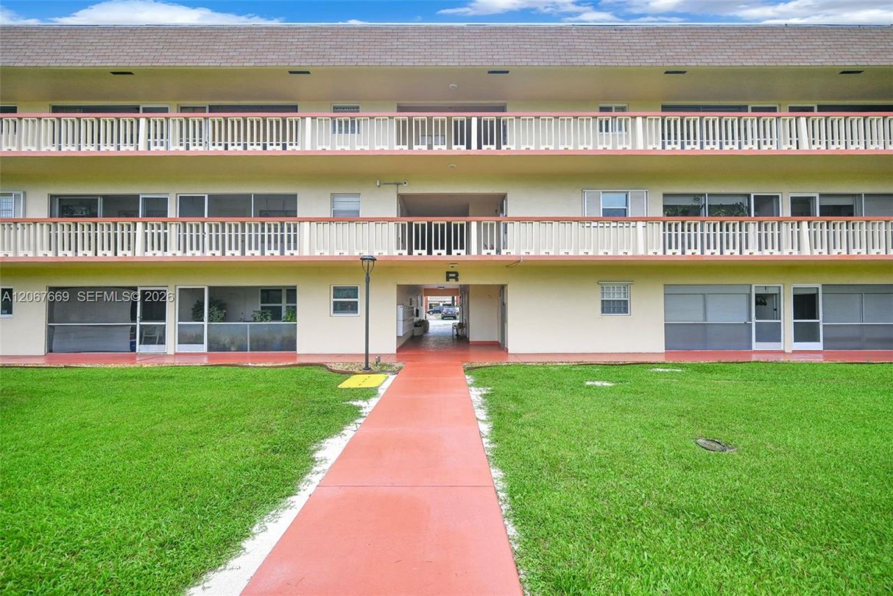 5300 Washington St, Unit R110, Hollywood, FL 33021 Photo