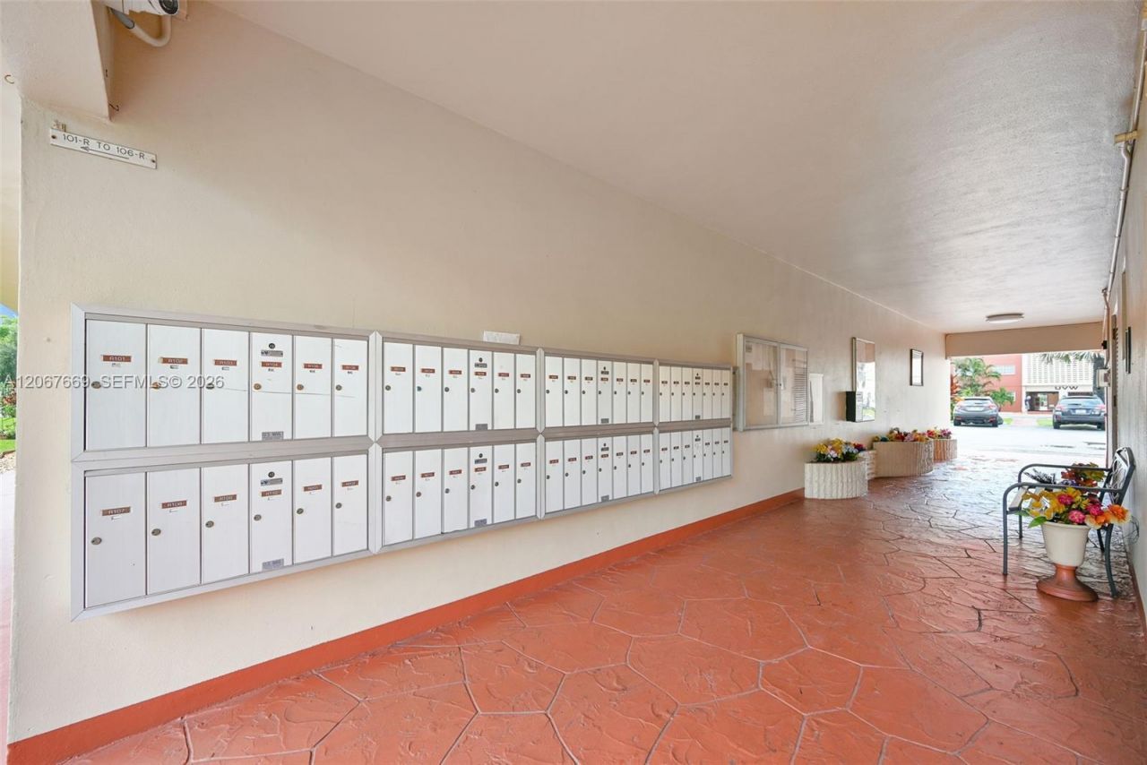 5300 Washington St, Unit R110, Hollywood, FL 33021 Photo