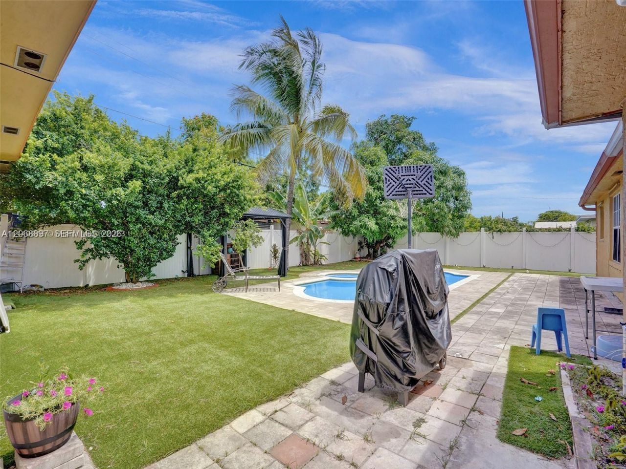 1161 NE 202nd St , Miami, FL 33179 Photo
