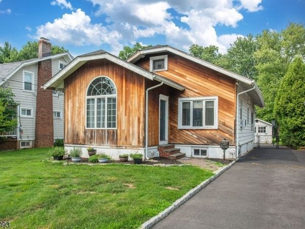 11 Farrington St, West Caldwell, NJ 07006
