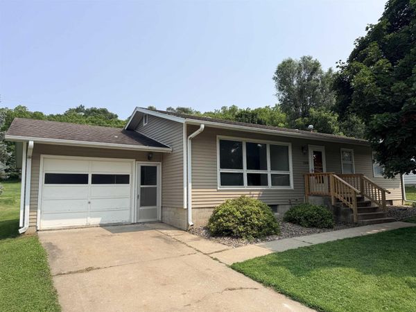 1108 S Mill Street, Decorah, IA 52101