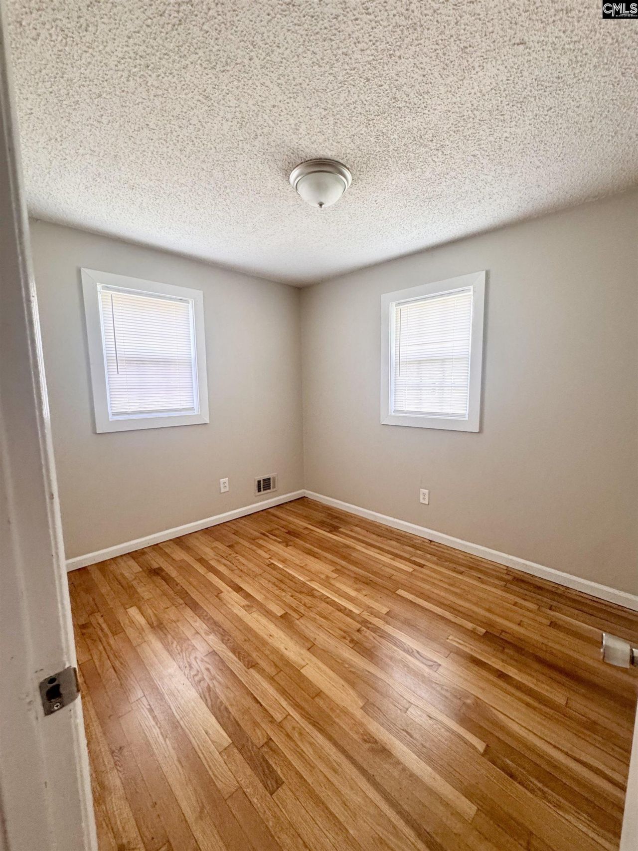 440 Woodcrest Drive Photo 10