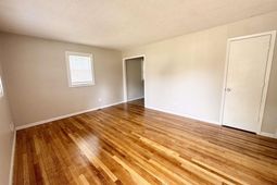 440 Woodcrest Drive photo 4