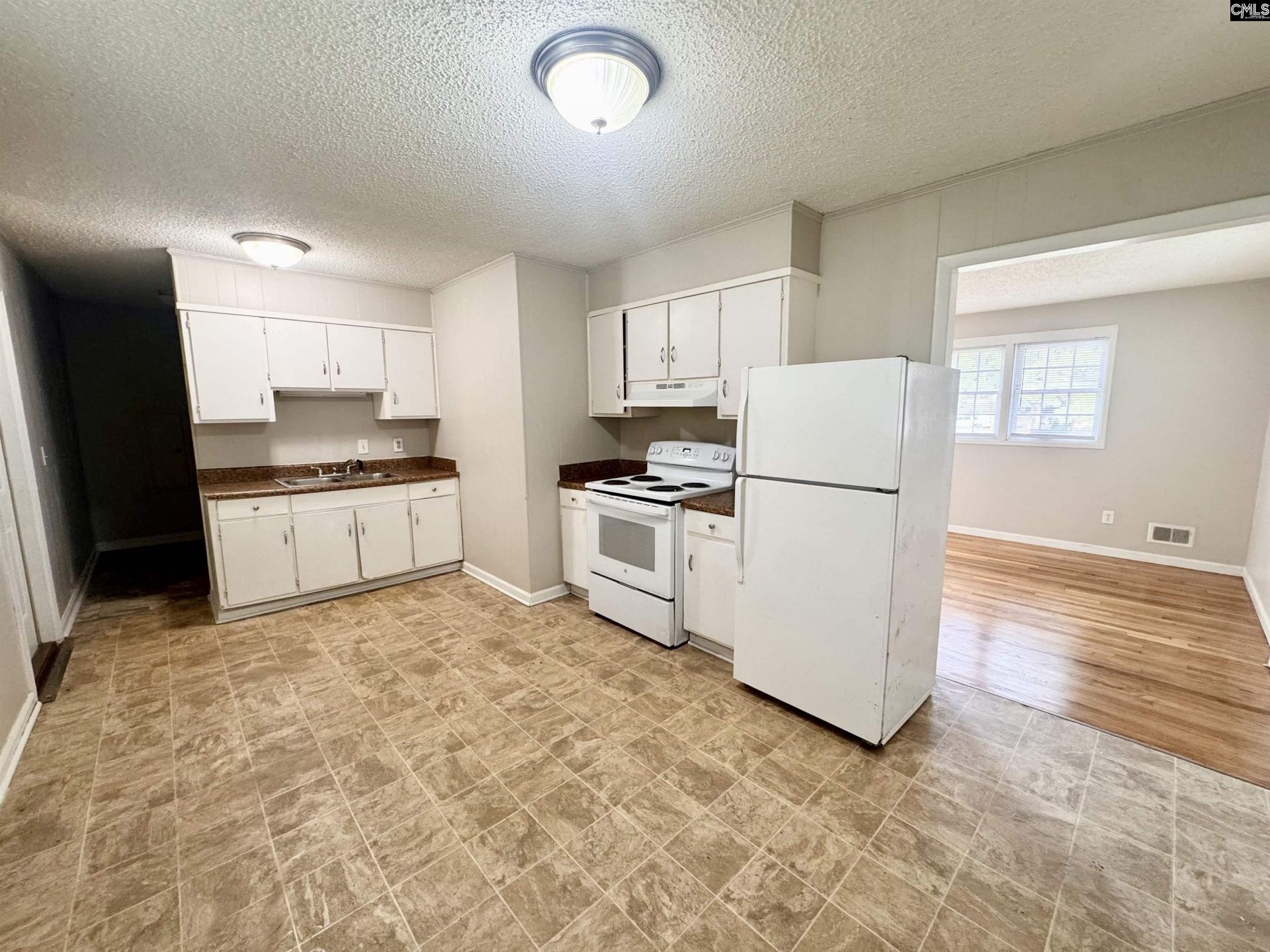440 Woodcrest Drive Photo 5