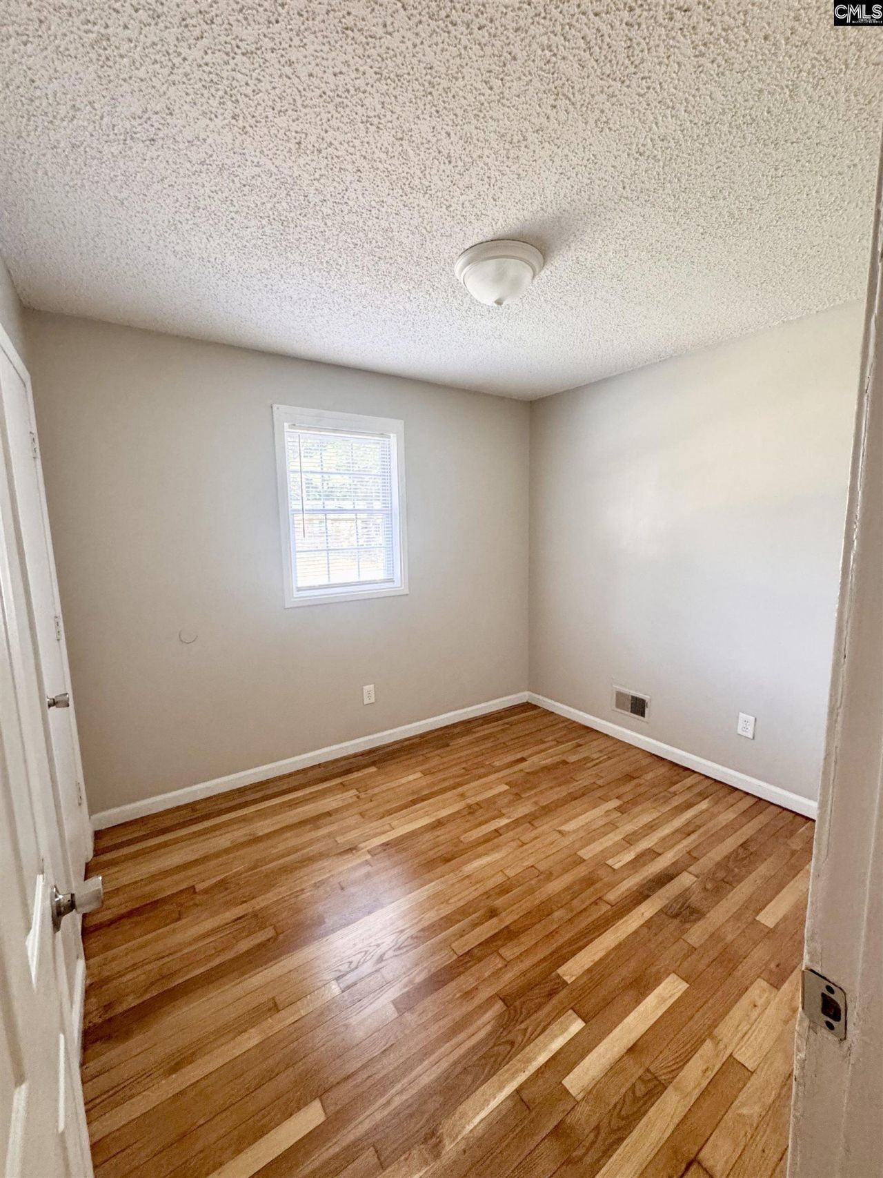 440 Woodcrest Drive Photo 9