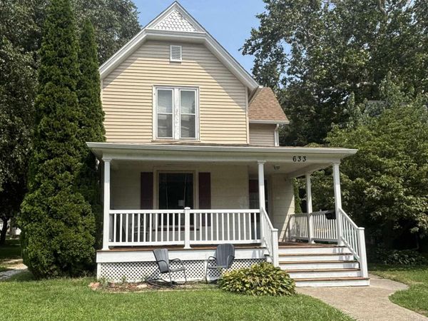 633 E GROVE Street, Galesburg, IL 61401