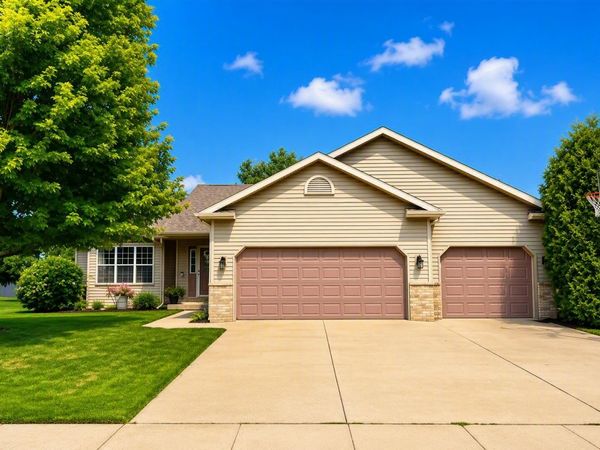 808 Hanksfield Place, Prairie Du Sac, WI 53578