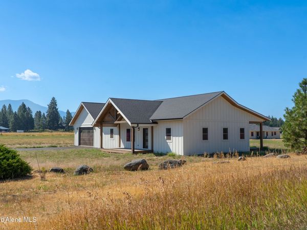 24 Beulah Pl, Moyie Springs, ID 83845