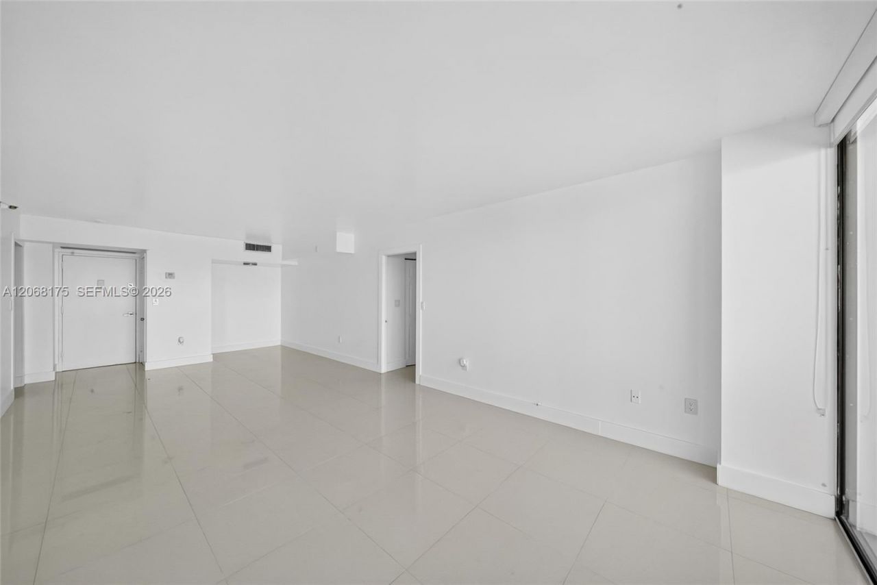 20505 E Country Club Dr, Unit 2132, Aventura, FL 33180 Photo