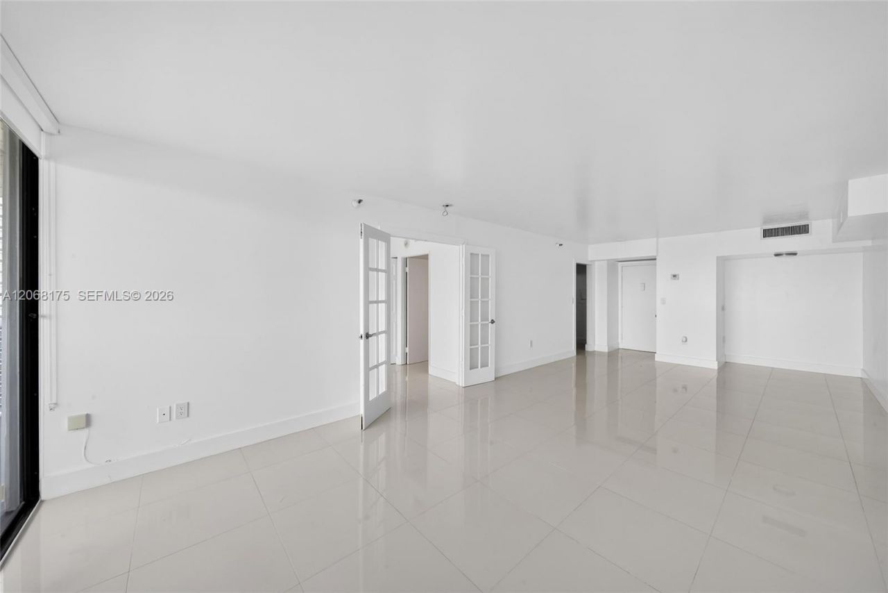 20505 E Country Club Dr, Unit 2132, Aventura, FL 33180 Photo