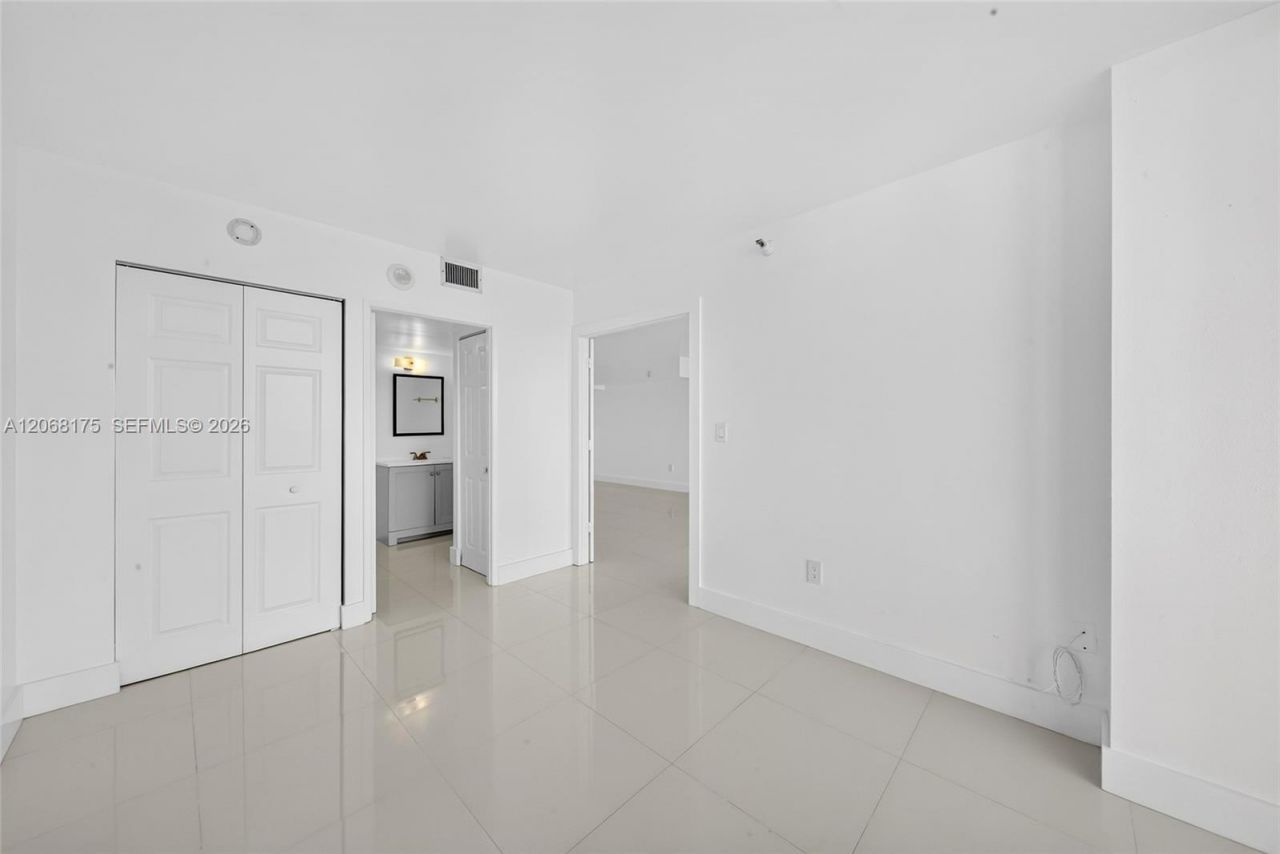 20505 E Country Club Dr, Unit 2132, Aventura, FL 33180 Photo