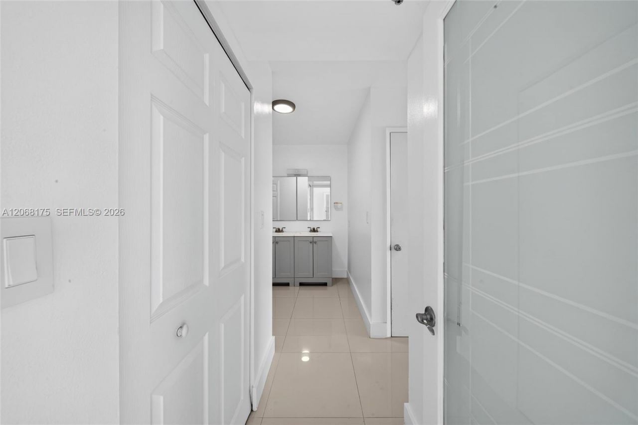20505 E Country Club Dr, Unit 2132, Aventura, FL 33180 Photo