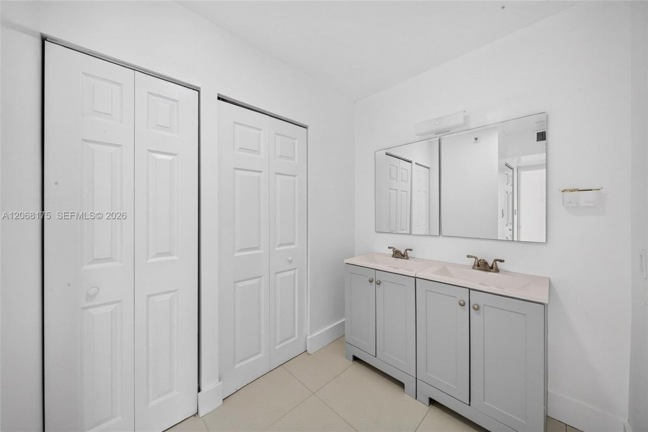 20505 E Country Club Dr, Unit 2132, Aventura, FL 33180 Photo