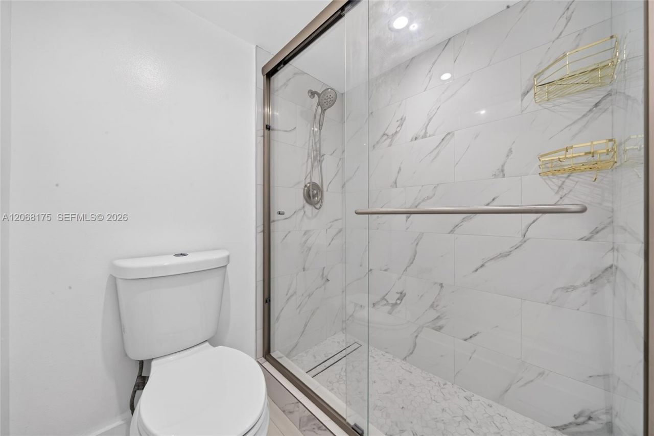 20505 E Country Club Dr, Unit 2132, Aventura, FL 33180 Photo
