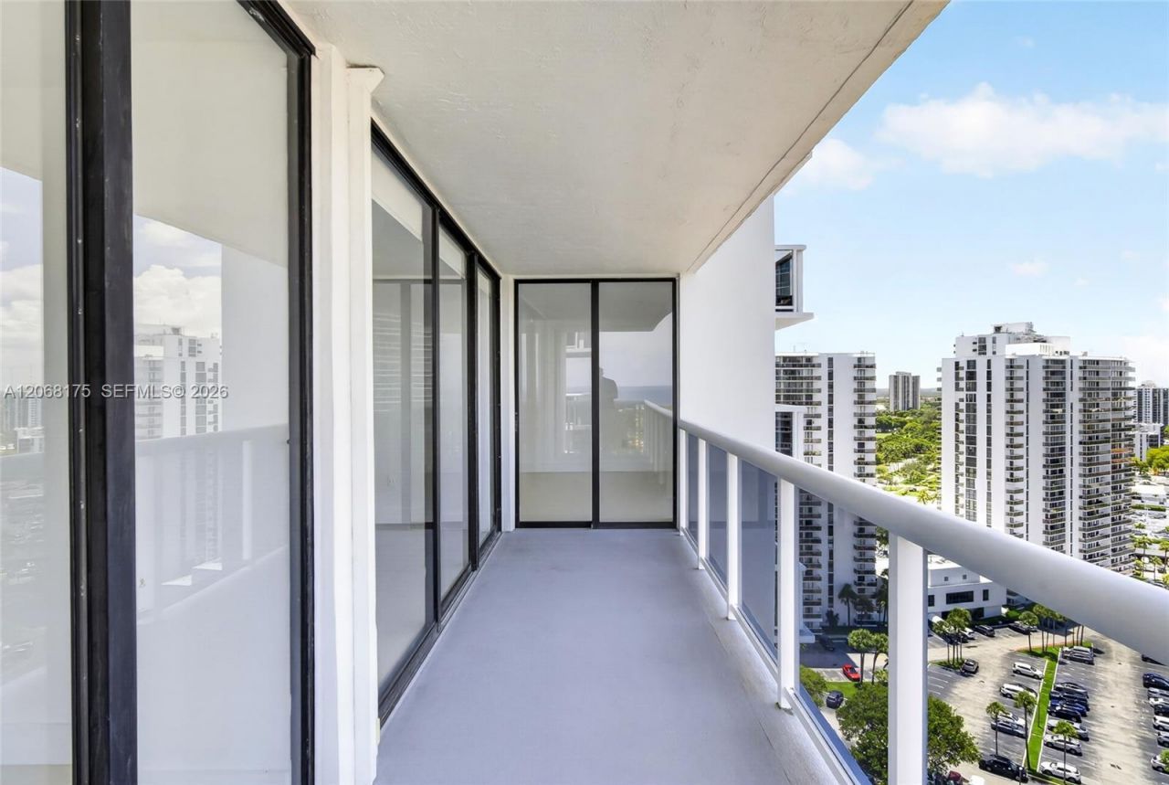 20505 E Country Club Dr, Unit 2132, Aventura, FL 33180 Photo