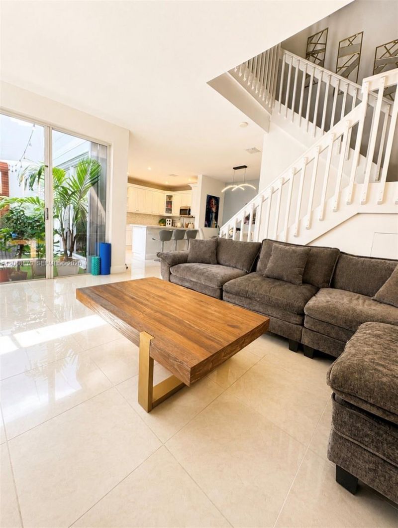 1135 Cherrypalm Ln , Hollywood, FL 33019 Photo