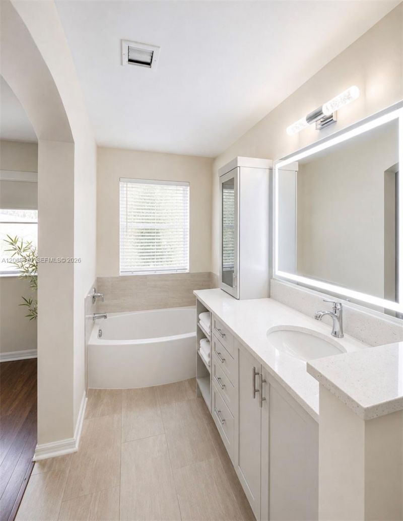 1135 Cherrypalm Ln , Hollywood, FL 33019 Photo
