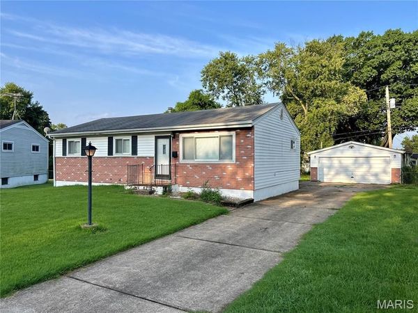 1085 Ermanda Drive , Florissant, MO 63033