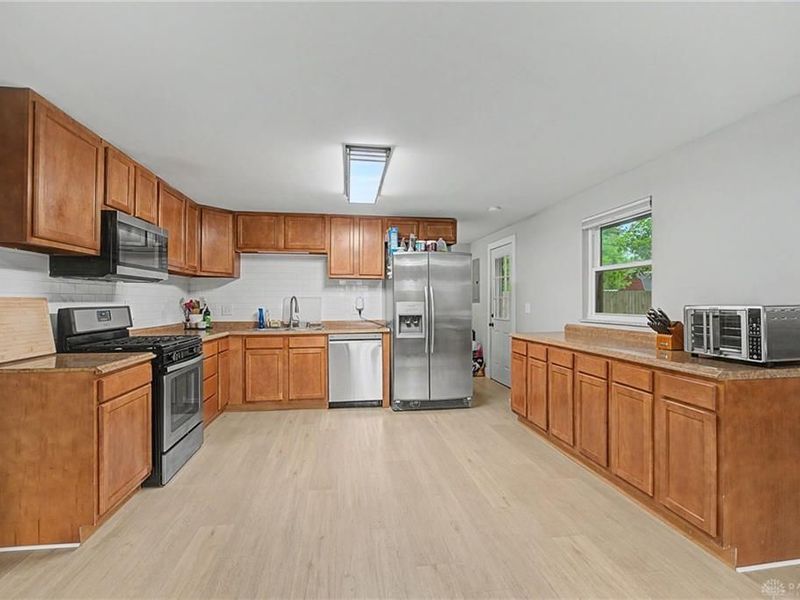 6798 Arnold Avenue, Enon Vlg, OH 45323 Photo 10