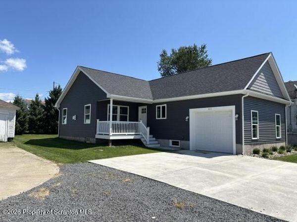 811 Goodman Street, Throop, PA 18512