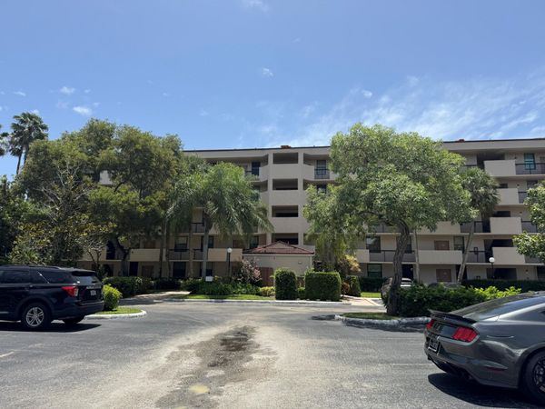 2766 S CARAMBOLA Circle S, Unit 406, Coconut Creek, FL 33066