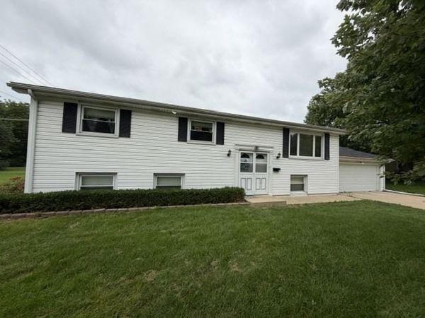 527 Edwin Drive , Bourbonnais, IL 60914