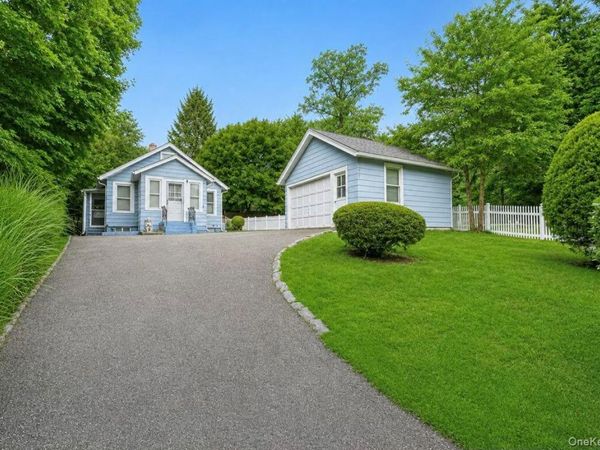 208 Vineyard Road , Huntington, NY 11743