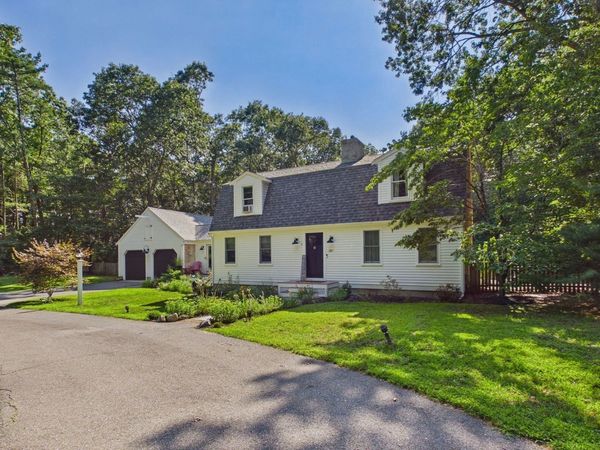 281 Neck Rd, Rochester, MA 02770