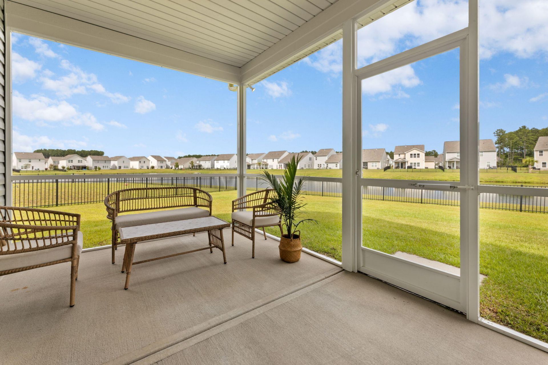 492 Fox Sparrow Court Photo 38