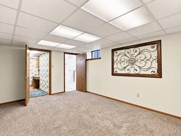 5426 Mardel Avenue, St Louis, MO 63109