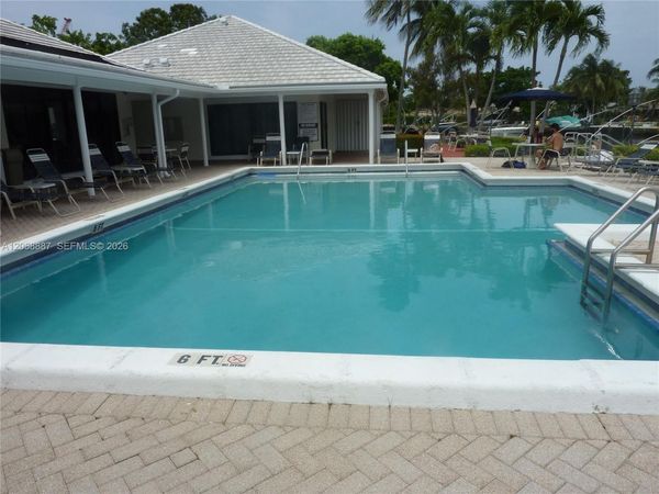 180 Cypress Club Dr, Unit 811, Pompano Beach, FL 33060