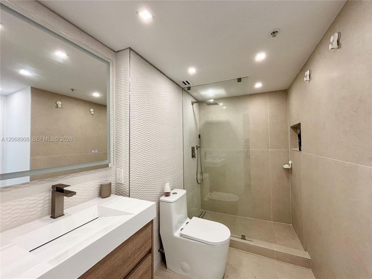 2829 Indian Creek Dr , Unit 604, Miami Beach, FL 33140 Photo
