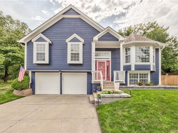 809 N Persimmon Drive, Olathe, KS 66061