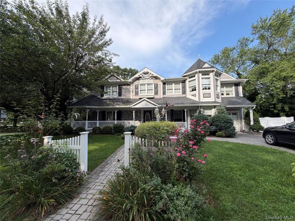 24 Arlington Avenue , Smithtown, NY 11780