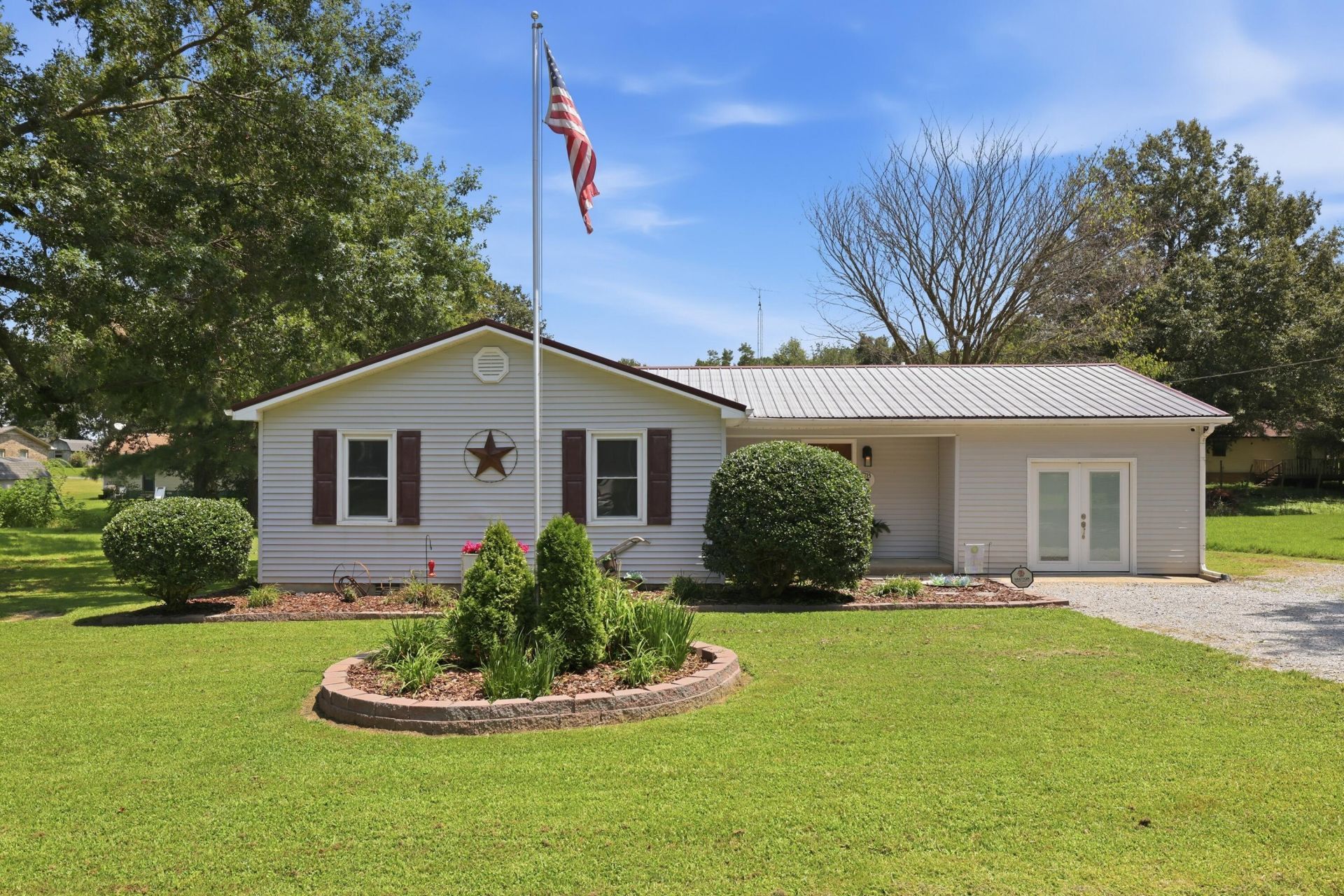 78 Whispering Oaks Loop, Mayfield, KY 42066 Main Photo