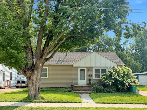 504 Edgewood Avenue, Albert Lea, MN 56007