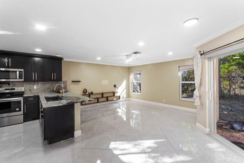6384 Adriatic Way, West Palm Beach, FL 33413 Photo