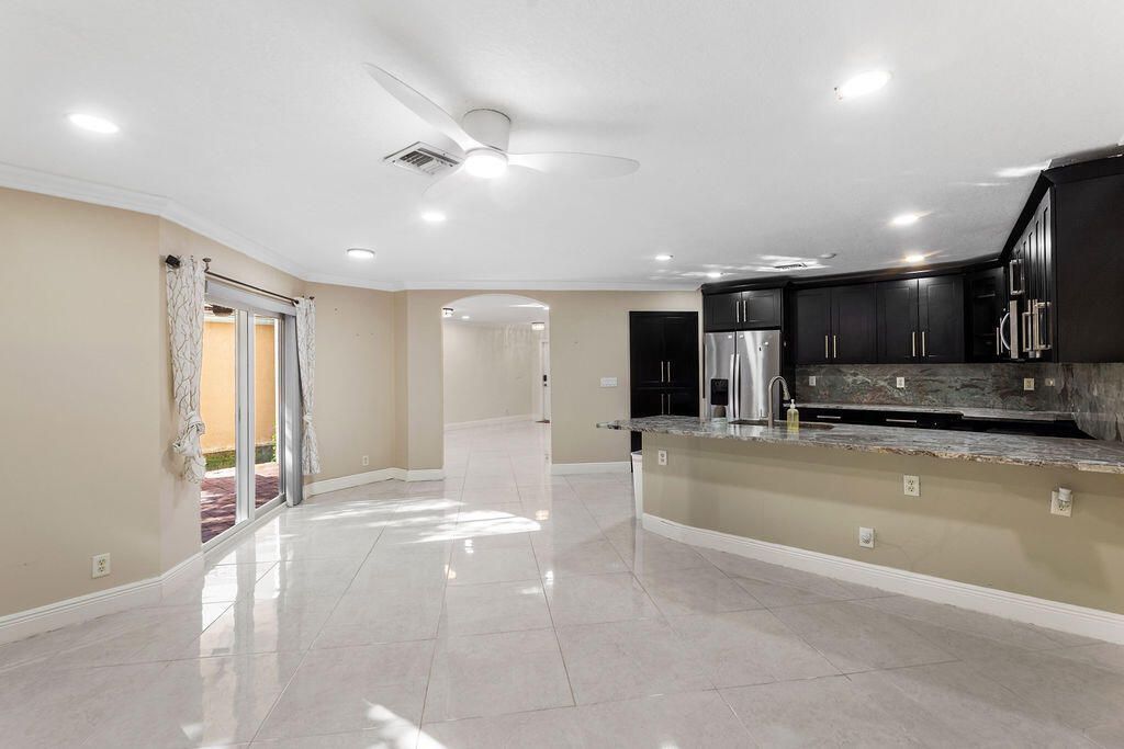 6384 Adriatic Way, West Palm Beach, FL 33413 Photo