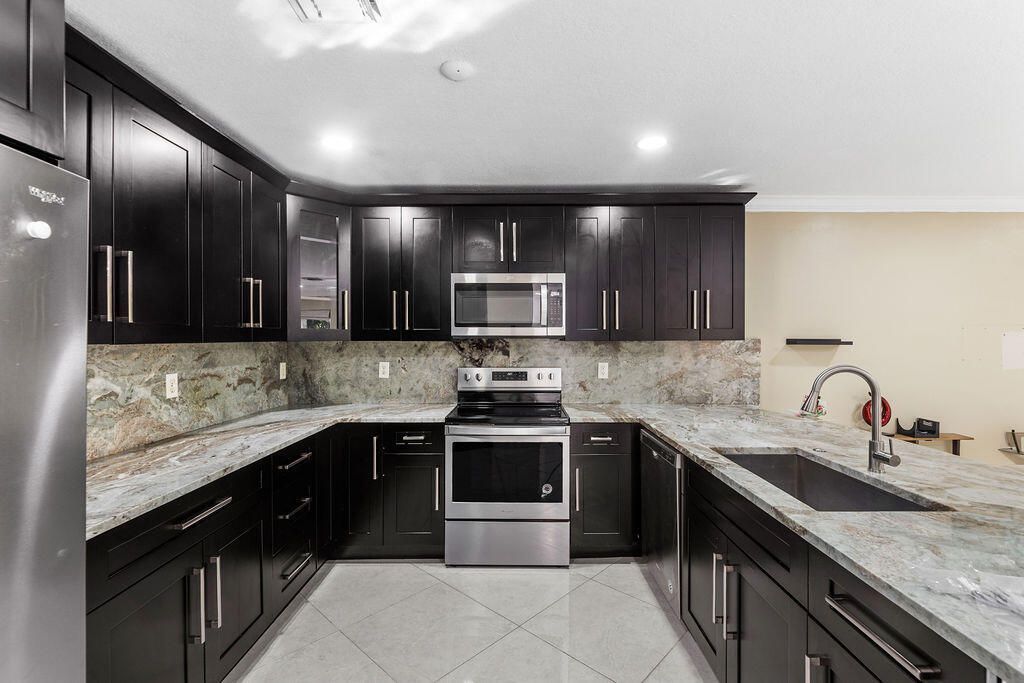 6384 Adriatic Way, West Palm Beach, FL 33413 Photo