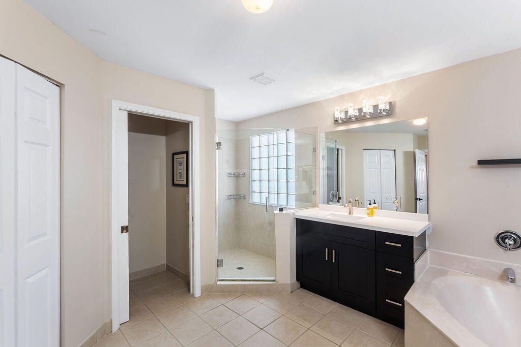 6384 Adriatic Way, West Palm Beach, FL 33413 Photo
