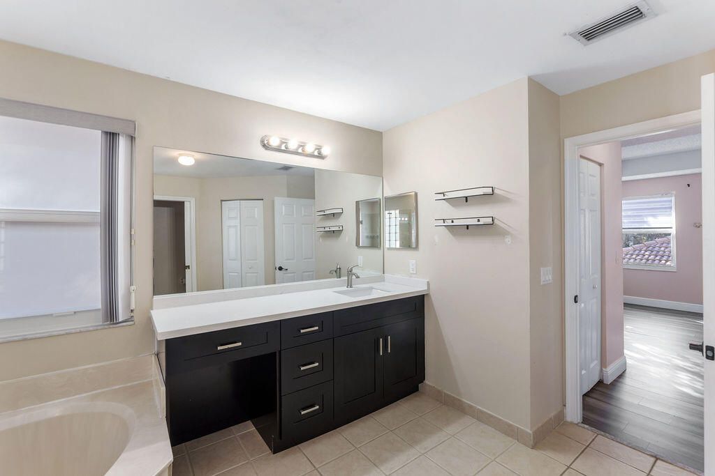 6384 Adriatic Way, West Palm Beach, FL 33413 Photo