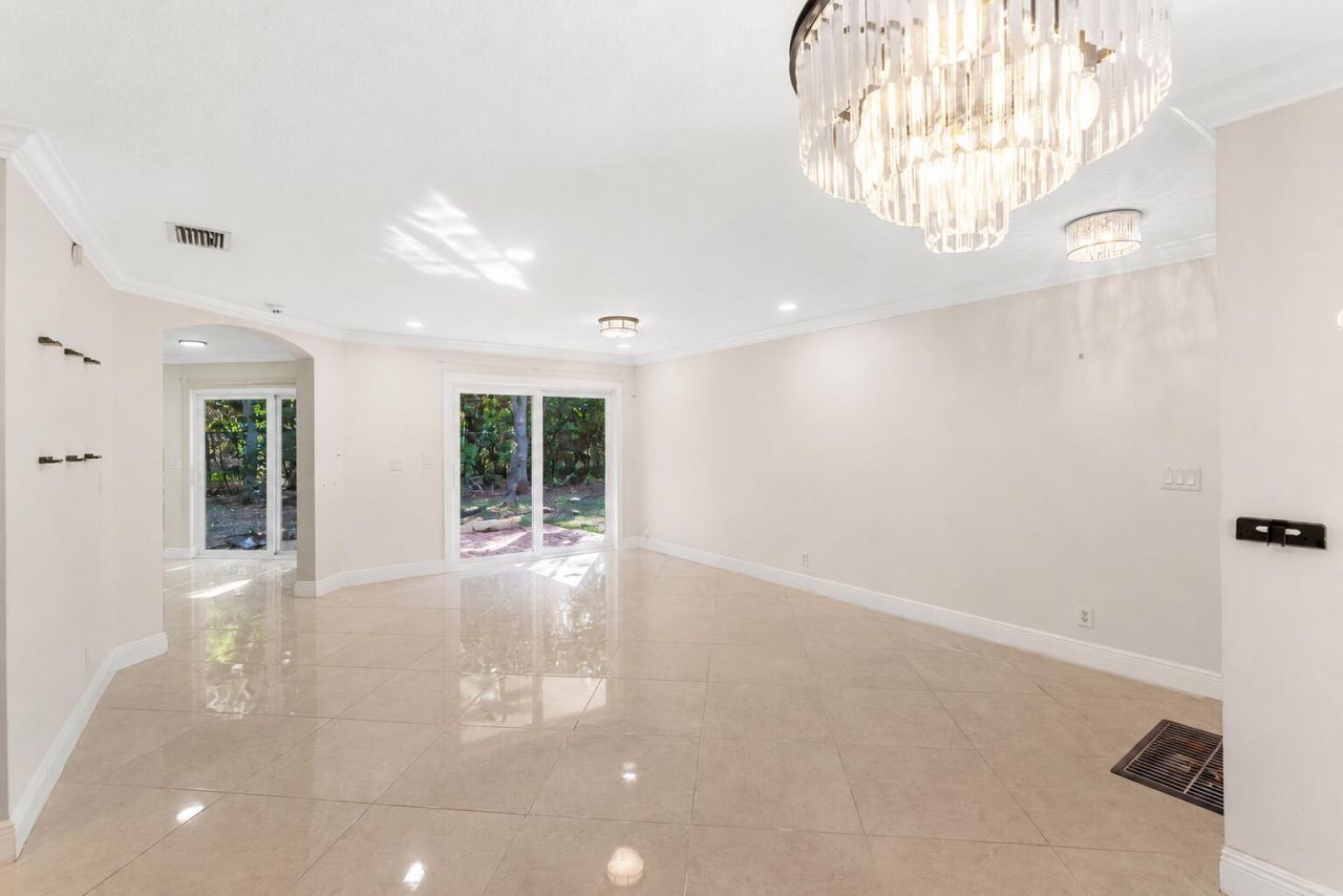 6384 Adriatic Way, West Palm Beach, FL 33413 Photo