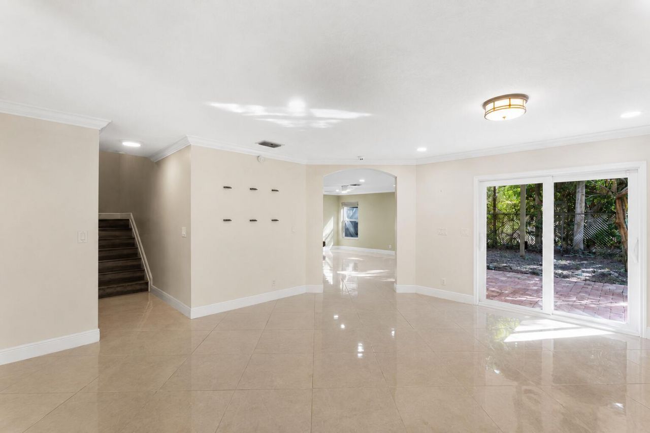 6384 Adriatic Way, West Palm Beach, FL 33413 Photo