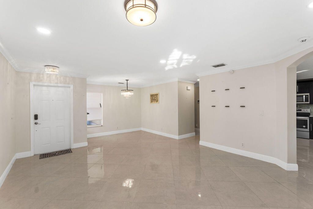 6384 Adriatic Way, West Palm Beach, FL 33413 Photo